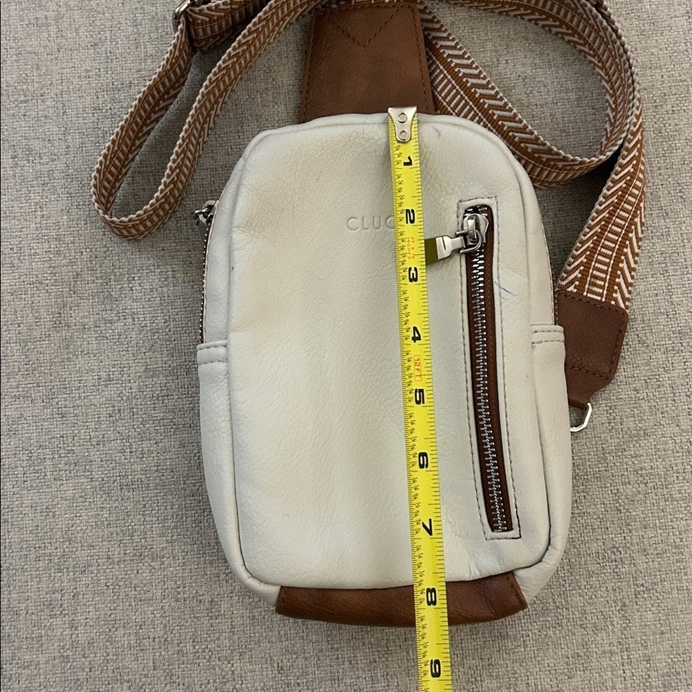 CLUCI Small Sling Vegan Leather Crossbody - Picture 4 of 15